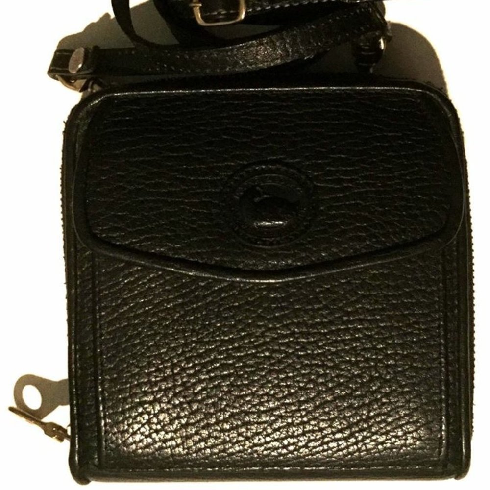 Vintage Dooney & Bourke Square Zip-Along Wallet Crossbody in Black